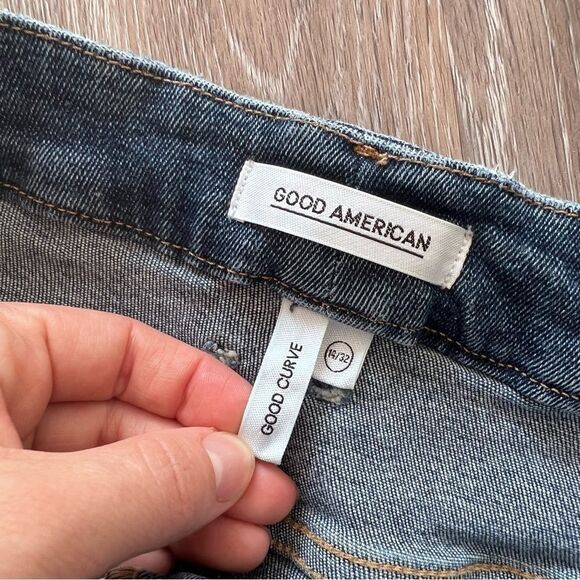 Good American good curve skinny jean w/ distressed knee Women’s Size 14 - Picture 5 of 7